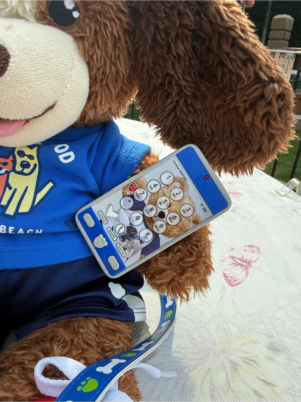 Build- A- Bear Pet Plush vacation pup with leash and cellphone
